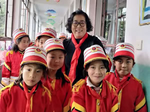 為智慧慷慨解囊，憑知識扶危濟困